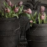 B01: Tuinposter met latjes twee potten roze Tulpen