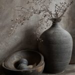 B54 decobordje donkere kruik met schalen