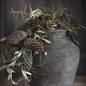 Deco bordje kruik Dennenappels