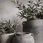 B32 de drie grijze potten olijf